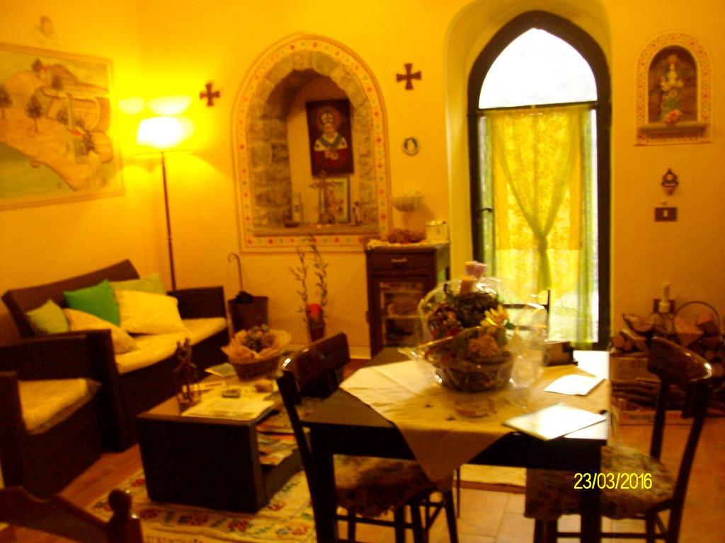 B&B San Nicola Serramazzoni Екстериор снимка