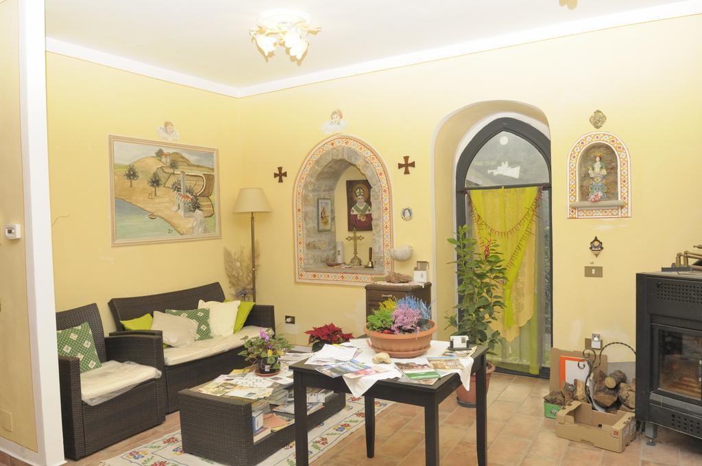 B&B San Nicola Serramazzoni Екстериор снимка